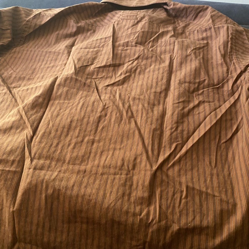 100% DELF long shelves dress shirt made for many different occasions